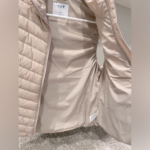 Old Navy Vest⭐️NEW - Picture 5 of 6